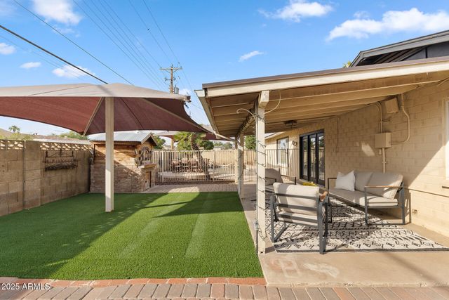 8517 E THOMAS Road, Scottsdale, AZ 85251