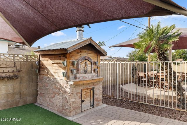 8517 E THOMAS Road, Scottsdale, AZ 85251