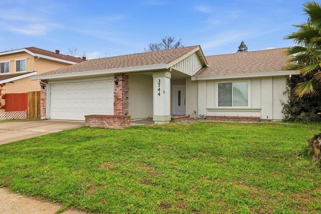 3744 N Country Dr, Antelope, CA 95843