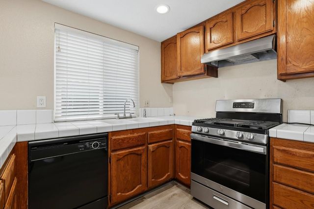 3744 N Country Dr, Antelope, CA 95843