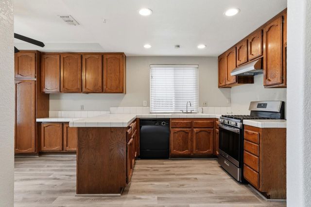 3744 N Country Dr, Antelope, CA 95843