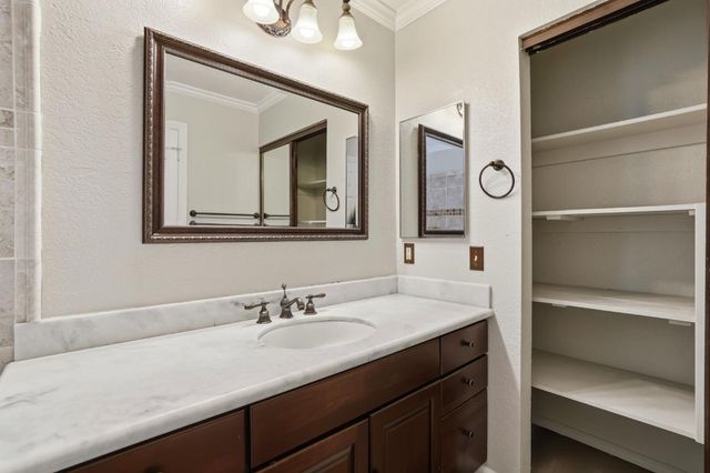 3744 N Country Dr, Antelope, CA 95843