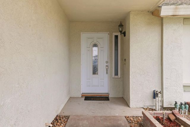 3744 N Country Dr, Antelope, CA 95843