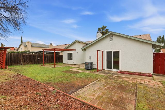 3744 N Country Dr, Antelope, CA 95843