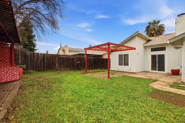 3744 N Country Dr, Antelope, CA 95843