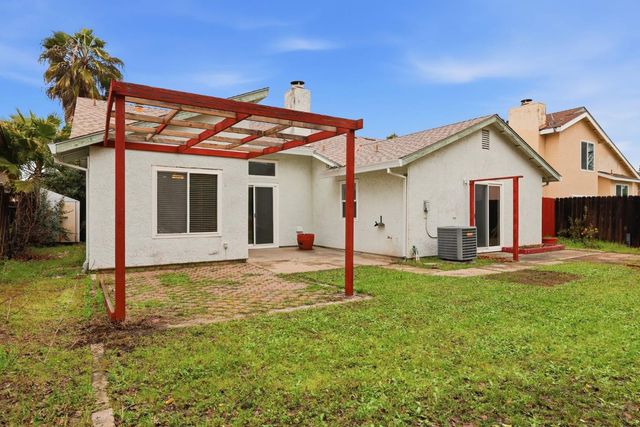 3744 N Country Dr, Antelope, CA 95843