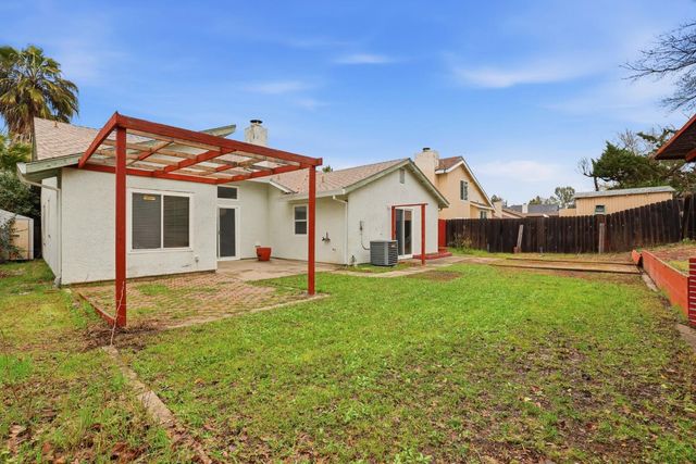 3744 N Country Dr, Antelope, CA 95843