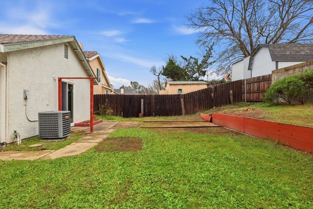 3744 N Country Dr, Antelope, CA 95843