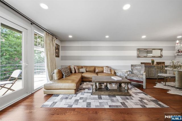 31 Grand Cove Way E31, Edgewater, NJ 07020