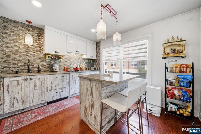 31 Grand Cove Way E31, Edgewater, NJ 07020