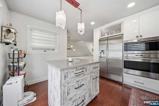 31 Grand Cove Way E31, Edgewater, NJ 07020