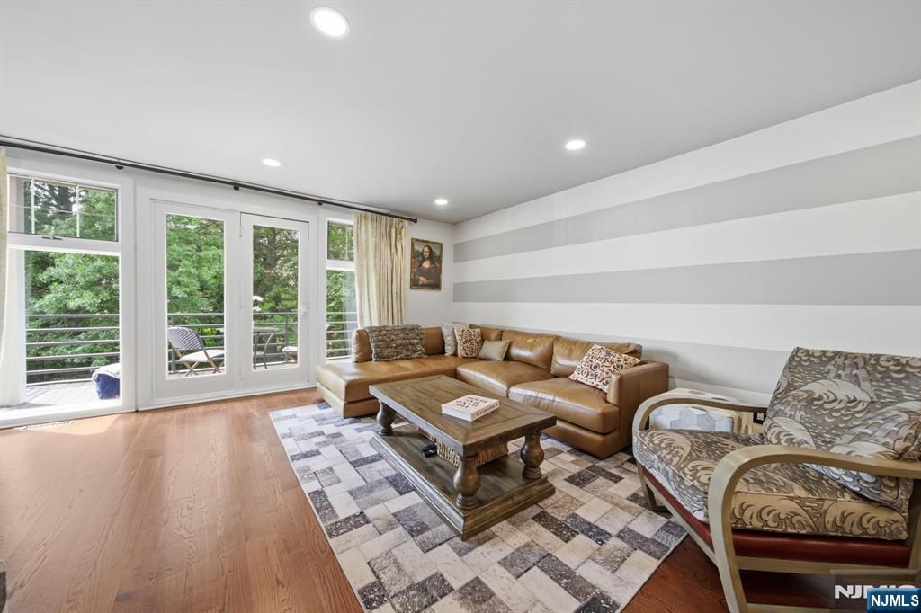 31 Grand Cove Way E31, Edgewater, NJ 07020
