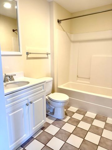 36 Village Road 704, Middleton, MA 01949