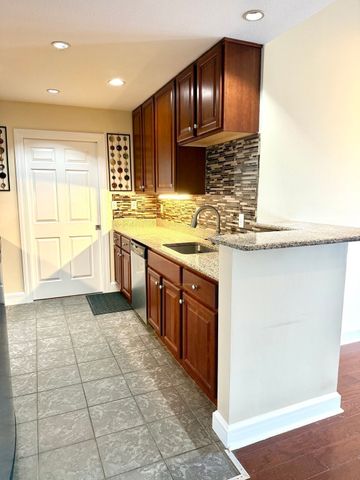 36 Village Road 704, Middleton, MA 01949