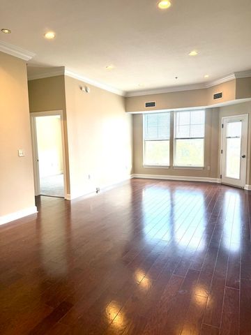 36 Village Road 704, Middleton, MA 01949