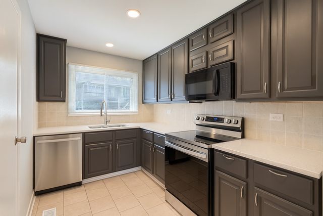 1272 Court E, Hanover Park, IL 60133