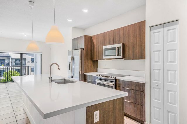 7865 NW 104th Ave 33, Doral, FL 33178