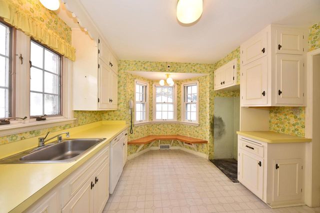 4480 N Ardmore AVENUE, Shorewood, WI 53211