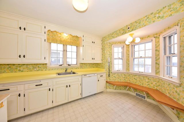 4480 N Ardmore AVENUE, Shorewood, WI 53211