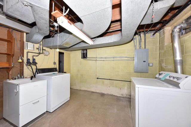 4480 N Ardmore AVENUE, Shorewood, WI 53211