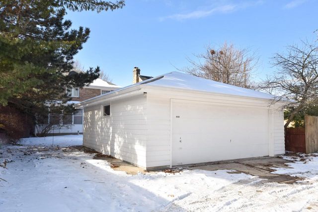 4480 N Ardmore AVENUE, Shorewood, WI 53211