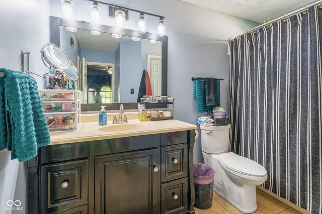 873 Queensgate Drive, Greenwood, IN 46143