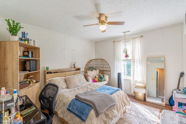 873 Queensgate Drive, Greenwood, IN 46143