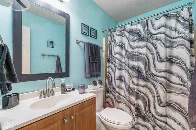 873 Queensgate Drive, Greenwood, IN 46143