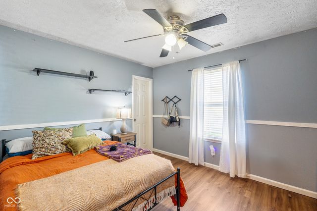 873 Queensgate Drive, Greenwood, IN 46143