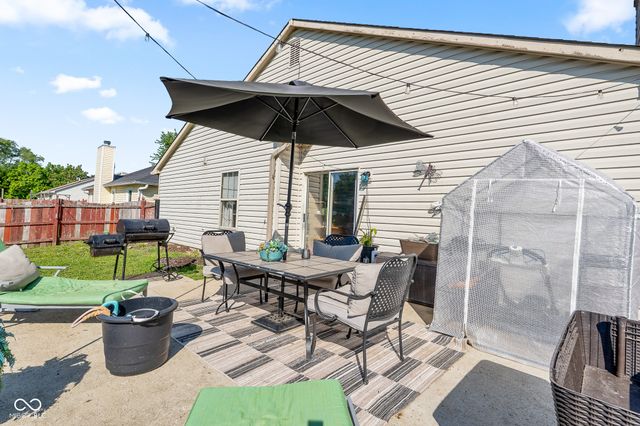 873 Queensgate Drive, Greenwood, IN 46143