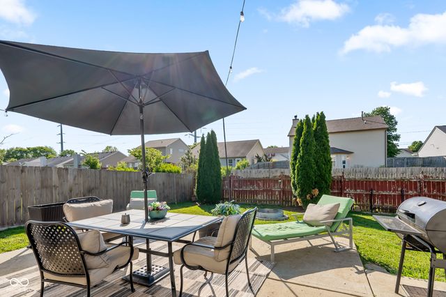 873 Queensgate Drive, Greenwood, IN 46143