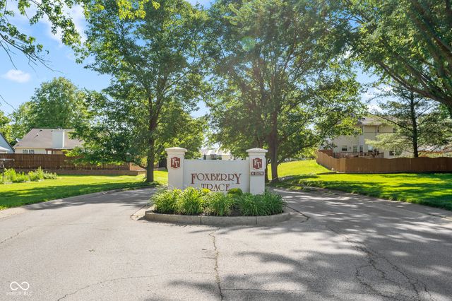 873 Queensgate Drive, Greenwood, IN 46143