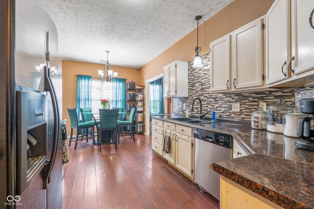 873 Queensgate Drive, Greenwood, IN 46143