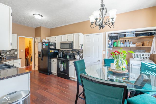 873 Queensgate Drive, Greenwood, IN 46143