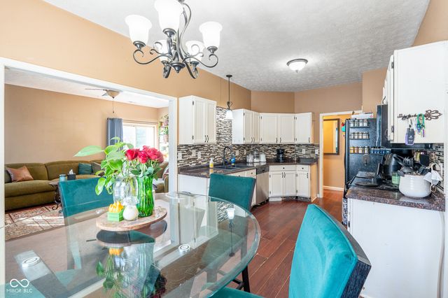 873 Queensgate Drive, Greenwood, IN 46143
