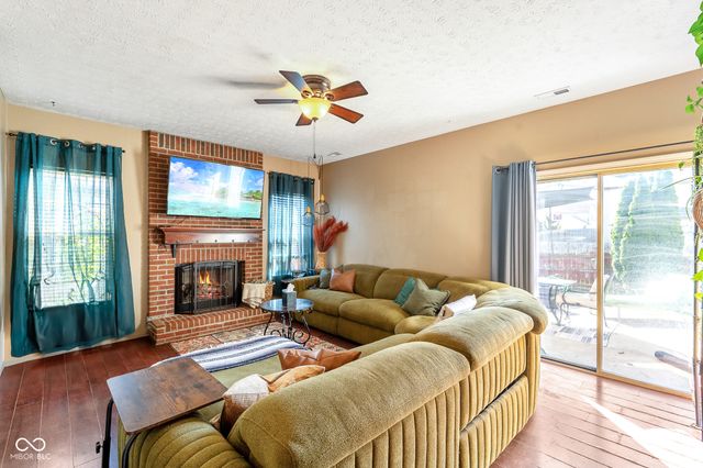 873 Queensgate Drive, Greenwood, IN 46143
