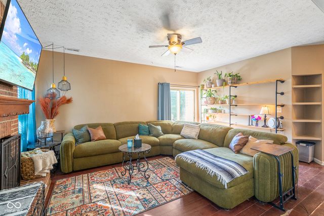 873 Queensgate Drive, Greenwood, IN 46143
