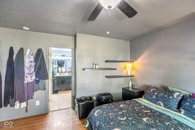 873 Queensgate Drive, Greenwood, IN 46143