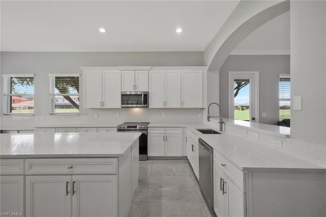 1711 Sarazen PL, Naples, FL 34120