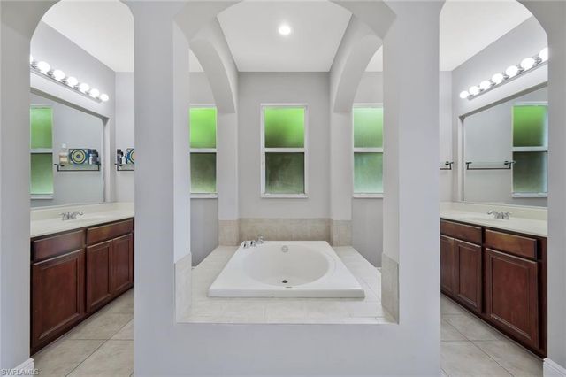 1711 Sarazen PL, Naples, FL 34120