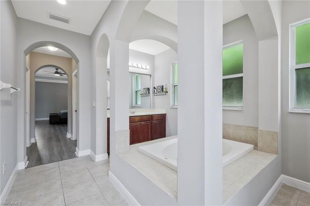 1711 Sarazen PL, Naples, FL 34120