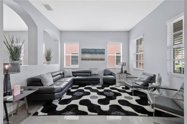 1711 Sarazen PL, Naples, FL 34120