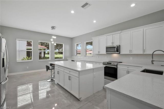 1711 Sarazen PL, Naples, FL 34120