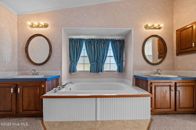 42 Low Tide Lane, Bath, NC 27808