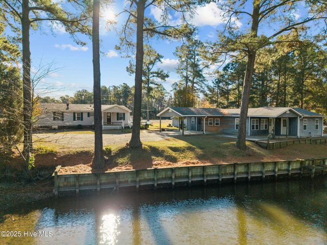 42 Low Tide Lane, Bath, NC 27808