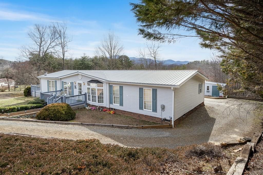 283 Bobcat Lane, Warne, NC 28909