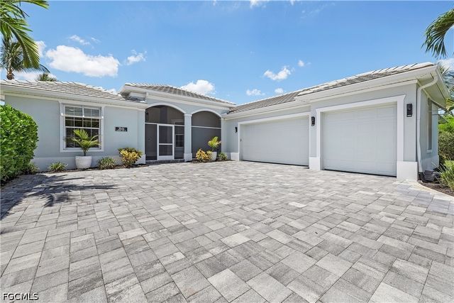 2644 Fairmont Cove CT, Cape Coral, FL 33991