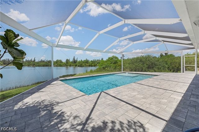 2644 Fairmont Cove CT, Cape Coral, FL 33991