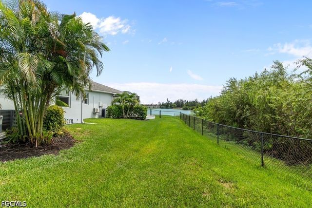 2644 Fairmont Cove CT, Cape Coral, FL 33991