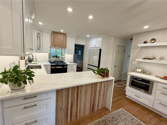 615 Lake Forest Court, Roswell, GA 30076